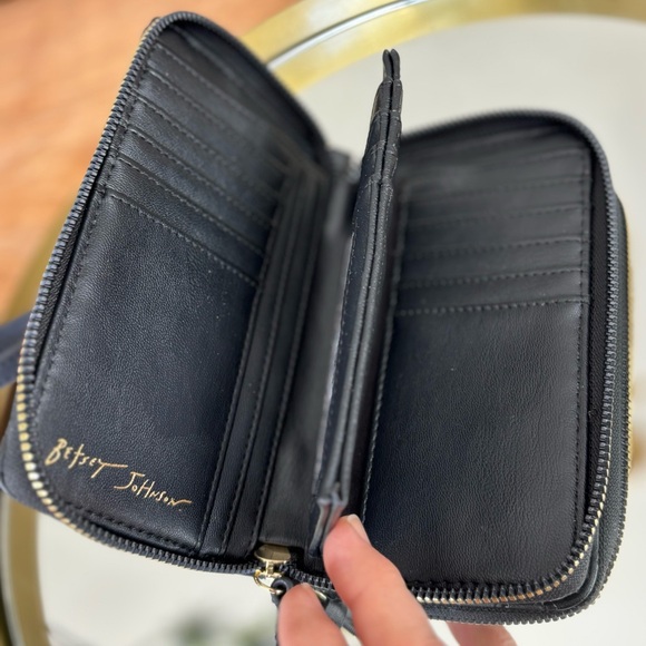 Betsey Johnson Black Zip Around Wristlet Wallet XOKARA with Gold Bow - Picture 4 of 8